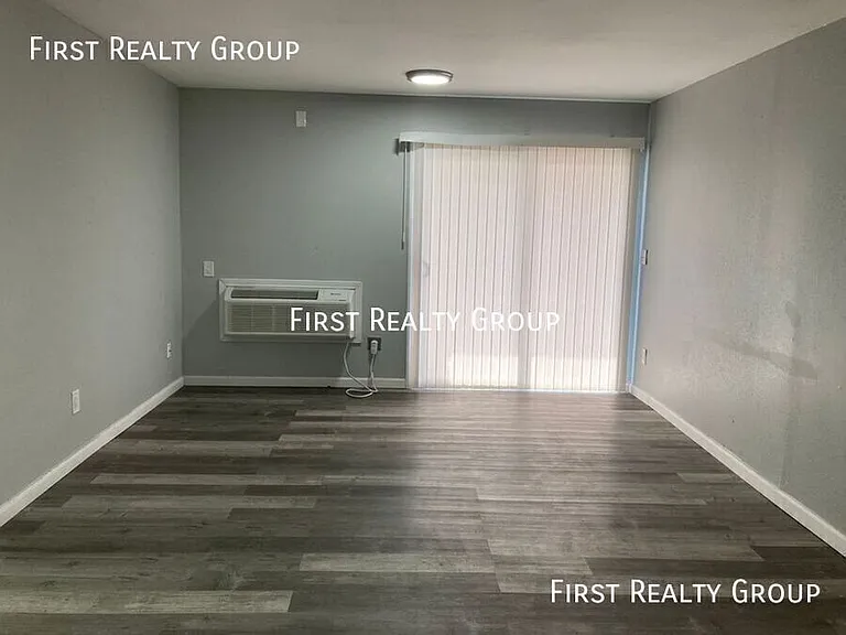 305 N Broadway St #3 — Photo 4