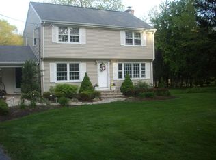 661 Congdon Hill Rd, Saunderstown, RI 02874