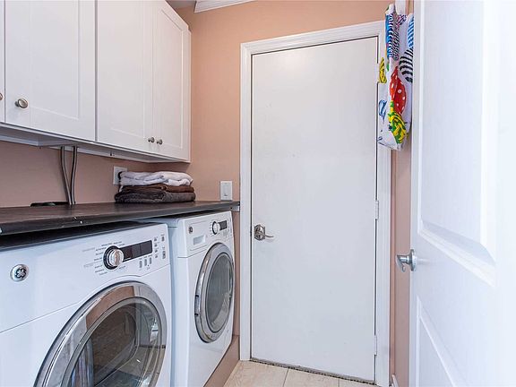 5th image of 10 Beach Manor Ct