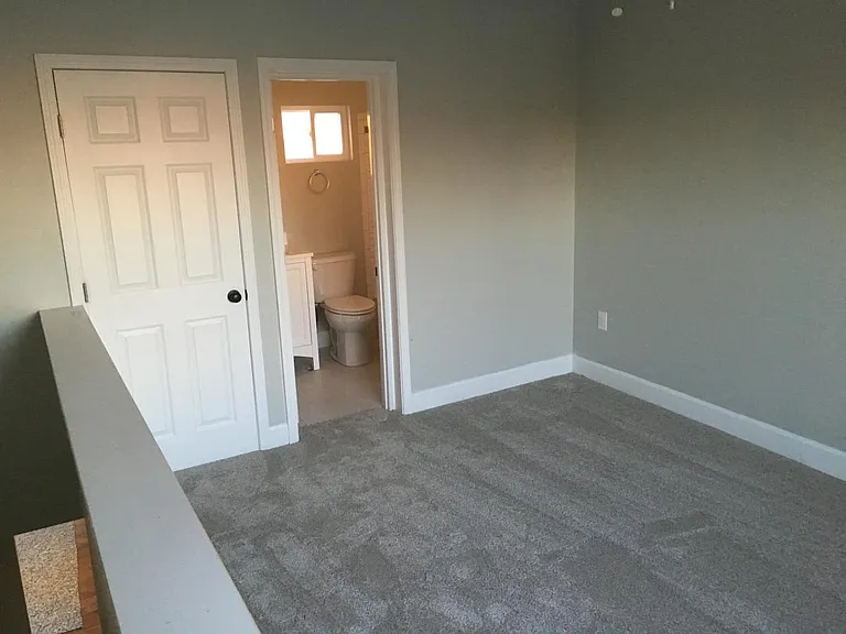 2207 Bradley Ave — Photo 10