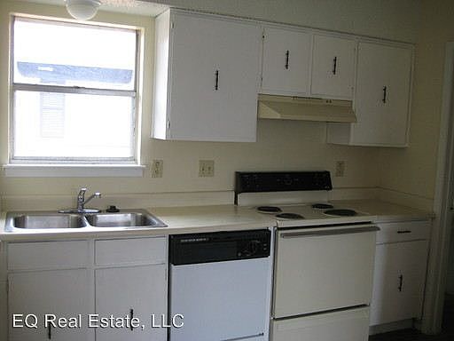 2nd image of 2602 Penny Ln