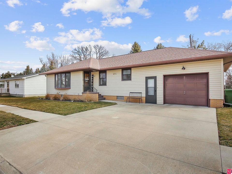 332 N Linden St, Dodge, NE 68633 Zillow