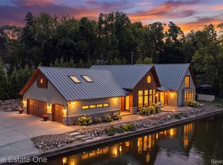 9276 Silverside Dr, South Lyon, MI 48178