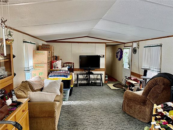 3rd image of 409 Carigan Rd