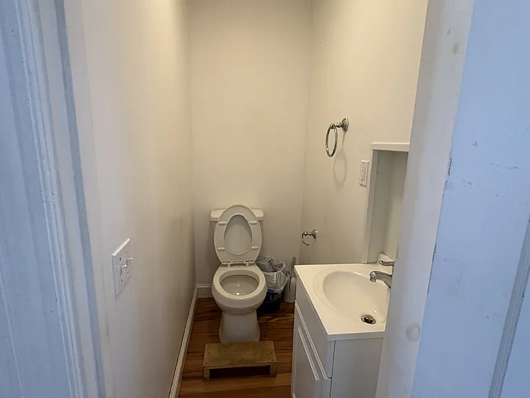 670 Main St — Photo 18