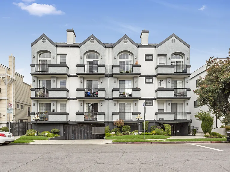 10823 Hortense St — Photo 1
