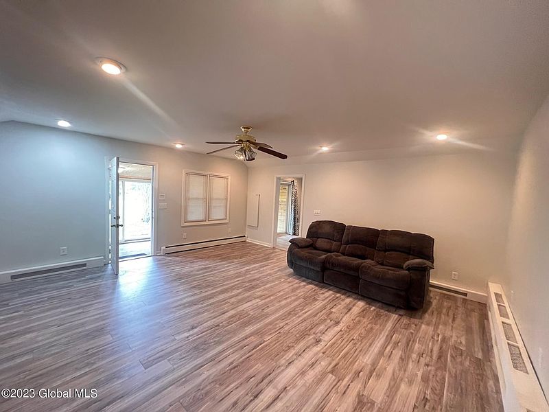 4th image of 22 Homewood Avenue
