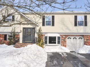 42 Hedgewood Rd, Howell, NJ 07731