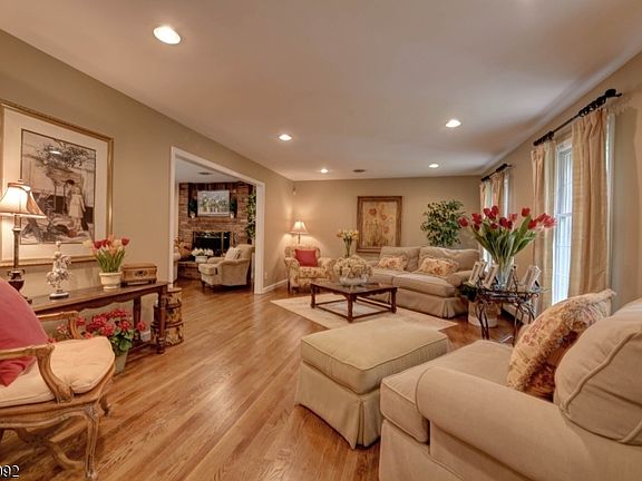 5th image of 71 Cheshire Ln