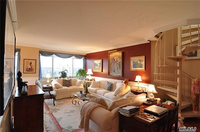 1st image of 100 Hilton Ave Unit 904