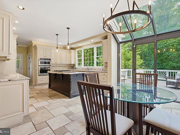 4th image of 11224 Devereux Manor Ln