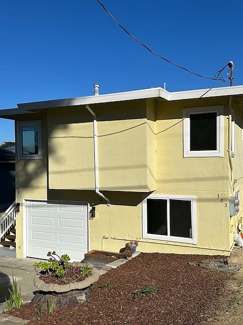 Front of unit, entrance to unit is on right side in the back thru private gate.