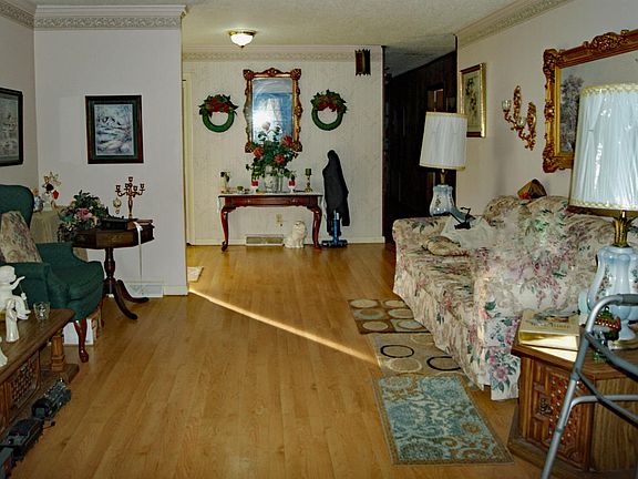 5th image of 492 Cedar Cir