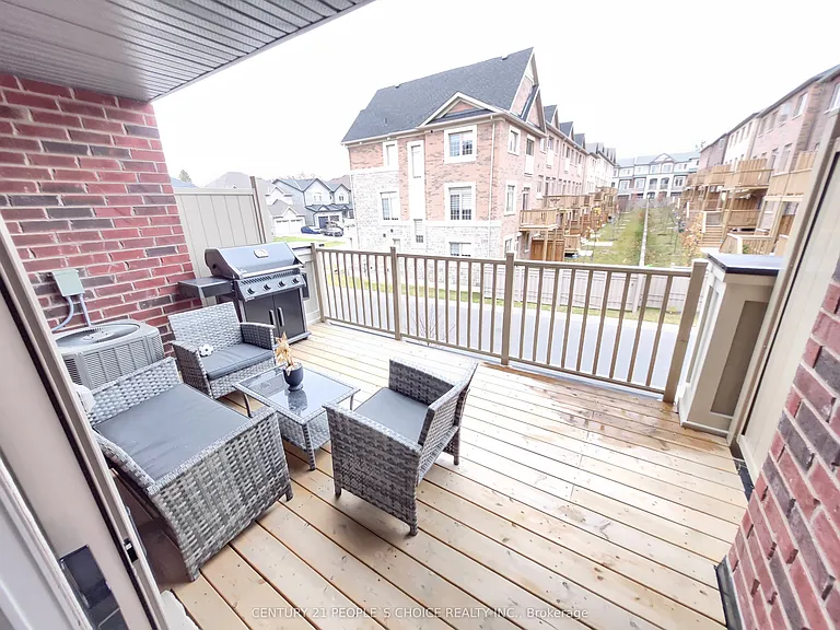 527 Old Harwood Ave E — Photo 15