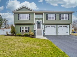34 Como Dr, Attleboro, MA 02703
