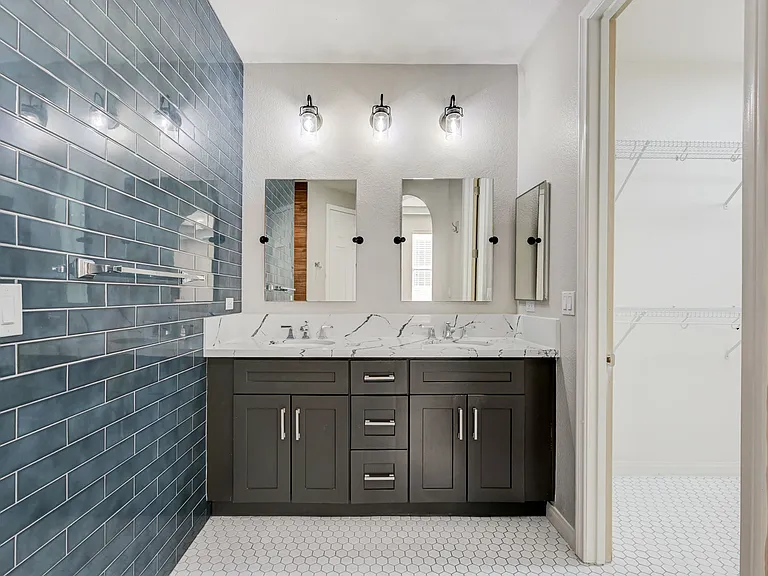 2429 Granada Bluff Ct — Photo 27