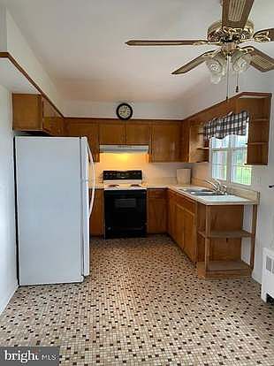 4th image of 8221 Greenwich Rd