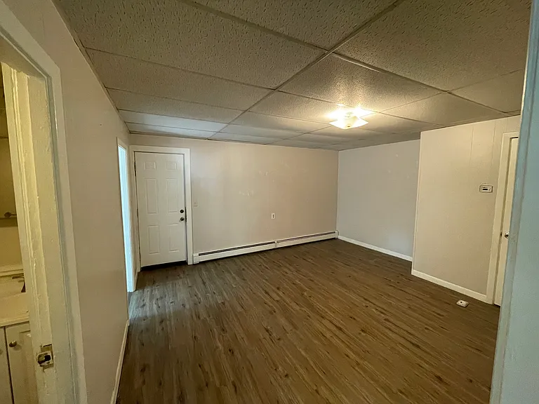 19 Andrews Ave — Photo 2