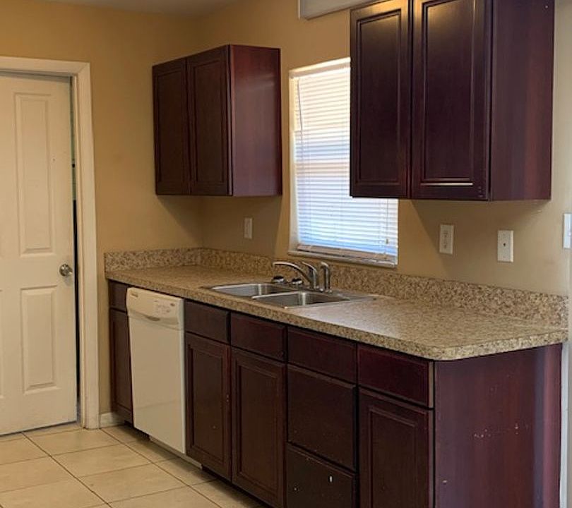 1st image of 110 W Herrick Ave
