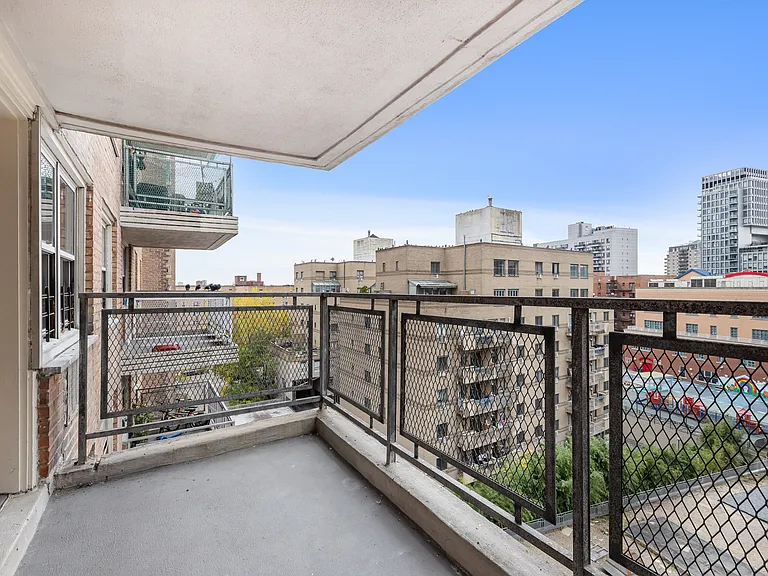 42-49 Colden St #7Z — Photo 3
