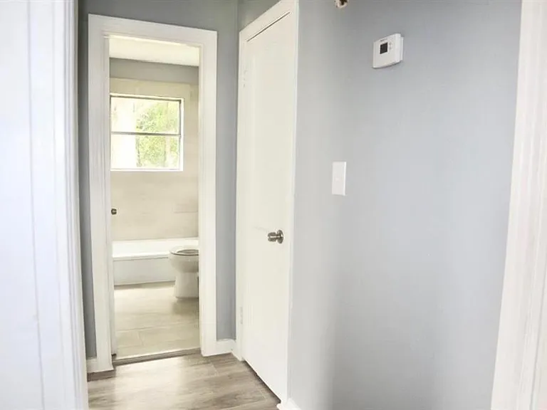5122 Higgins St — Photo 4