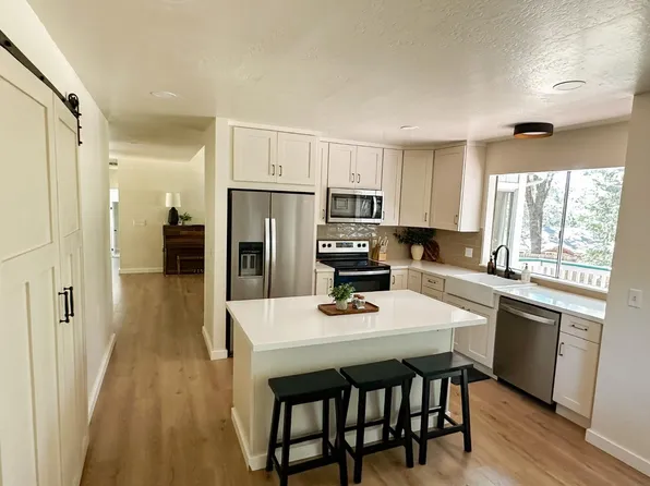 11810 Hanley Dr, Grass Valley, CA 95949