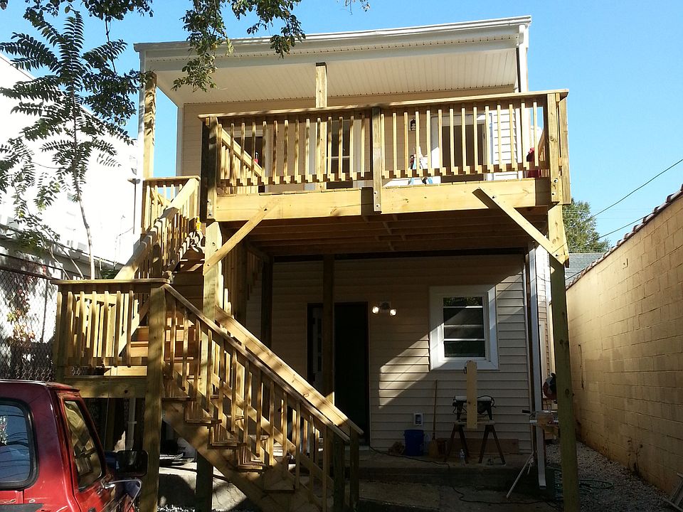 Large, Private 2nd story deck!