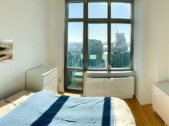 4th image of 4545 Center Blvd #13