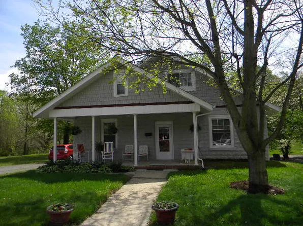 208 E Poplar St, Mount Airy, NC 27030