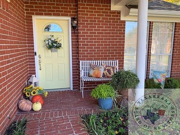 2nd image of 7 Dogwood Pl