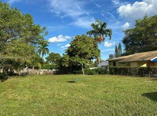 405 SW 4th Ter, Hallandale, FL 33009