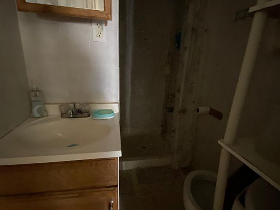 4th image of 1431 W Passyunk Ave Floor 2