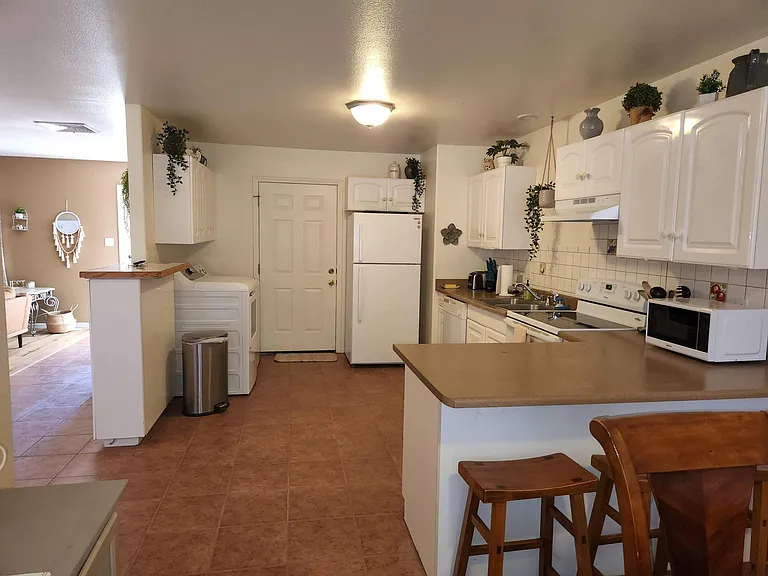 219 W Harmony Dr — Photo 12