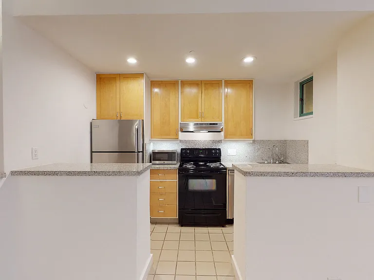 1059 Union St — Photo 17