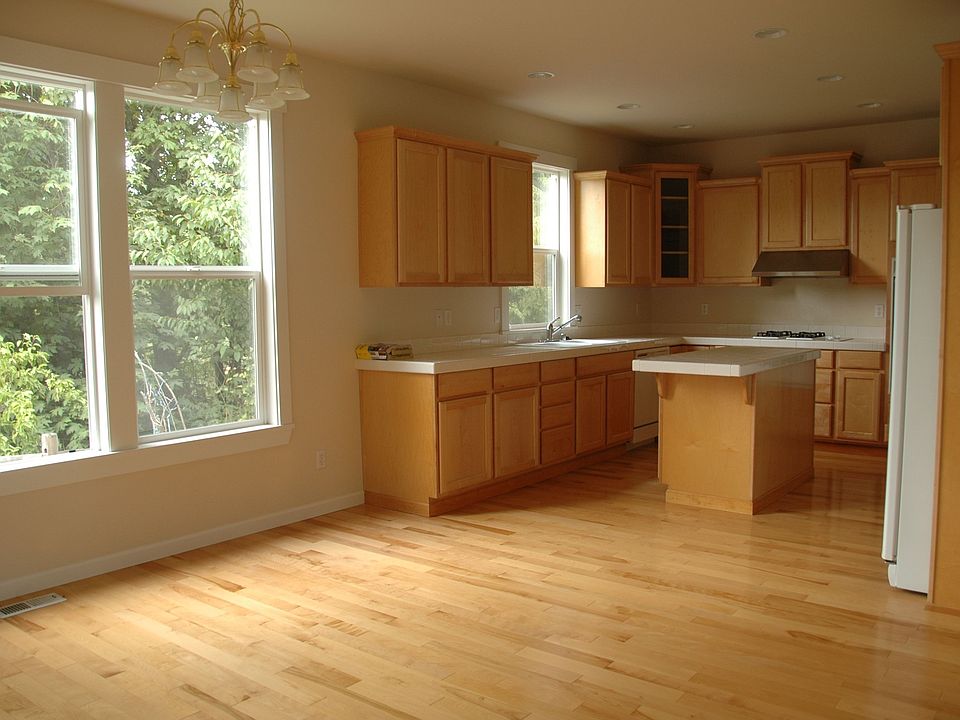 2nd image of 17252 NE 25th Way