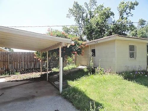 4th image of 1601 W Avenue A