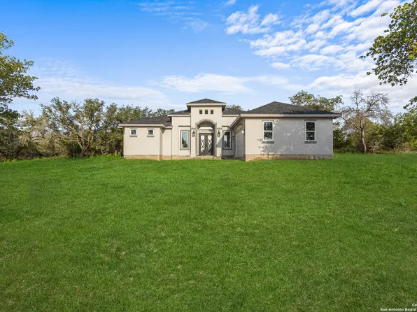 114 CR 6875, Natalia, TX 78059