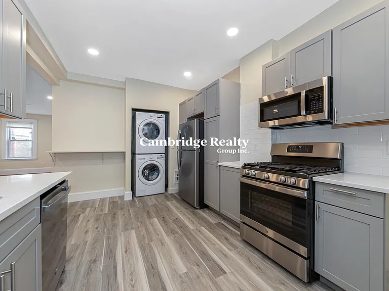44 Brackett St #3T — Photo 1
