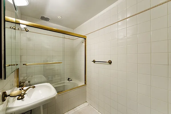 Sold by Nest Seekers International | media 12