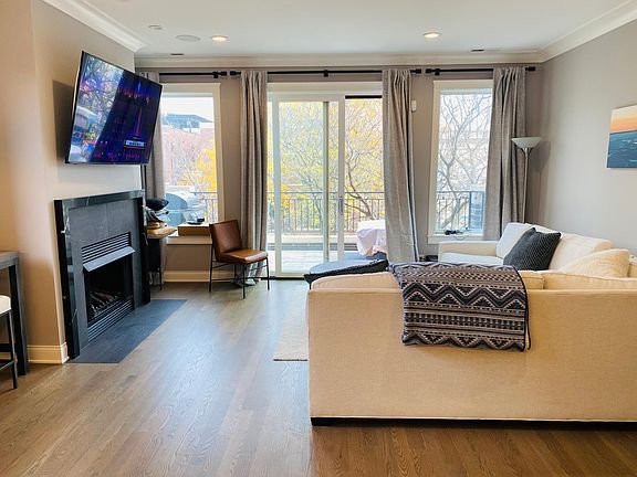 3rd image of 2506 N Southport Ave #3