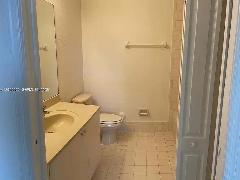 1660 SE 29th St #109 — Photo 15