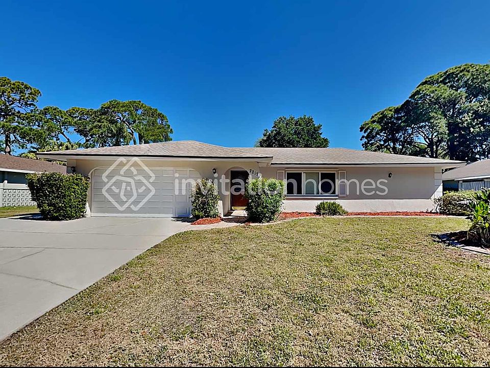 1st image of 2217 Pine View Cir