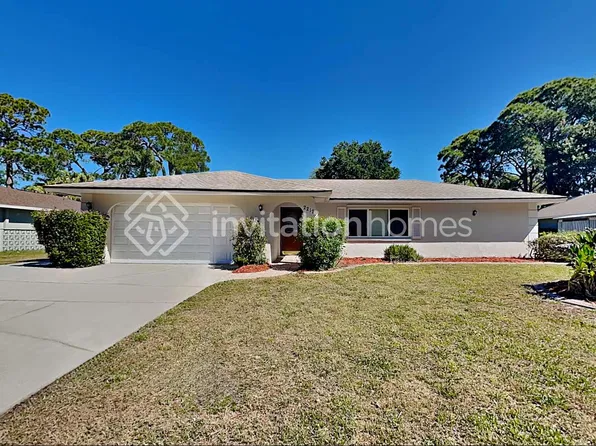 2217 Pine View Cir, Sarasota, FL 34231