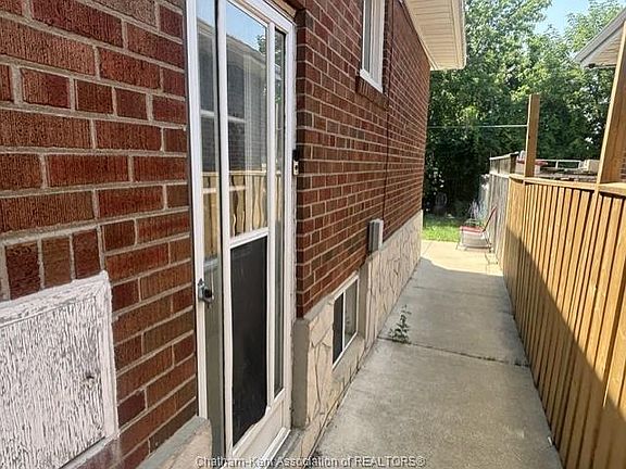 4th image of 464 Brimley Rd