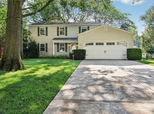 395 Bates Dr, Bay Village, OH