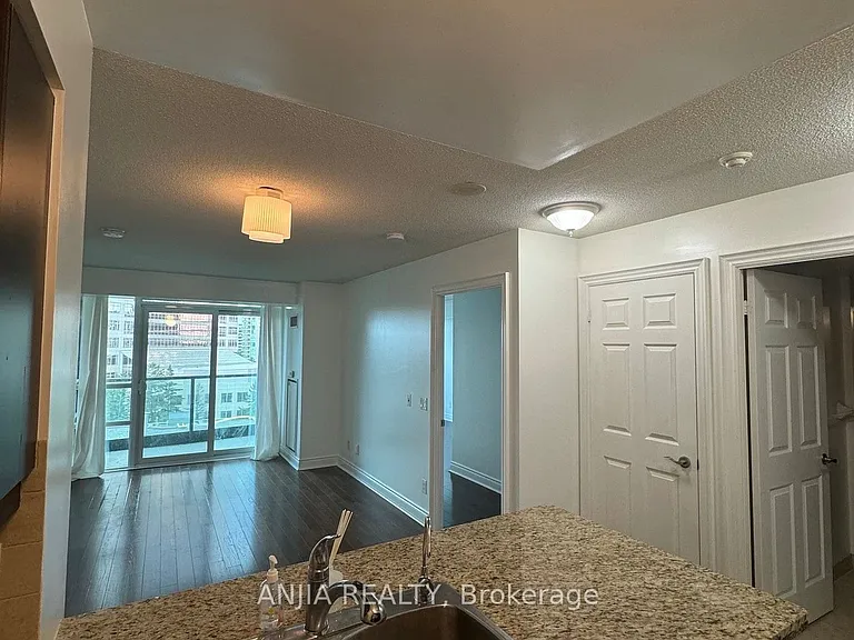 25 Greenview Ave #721 — Photo 2