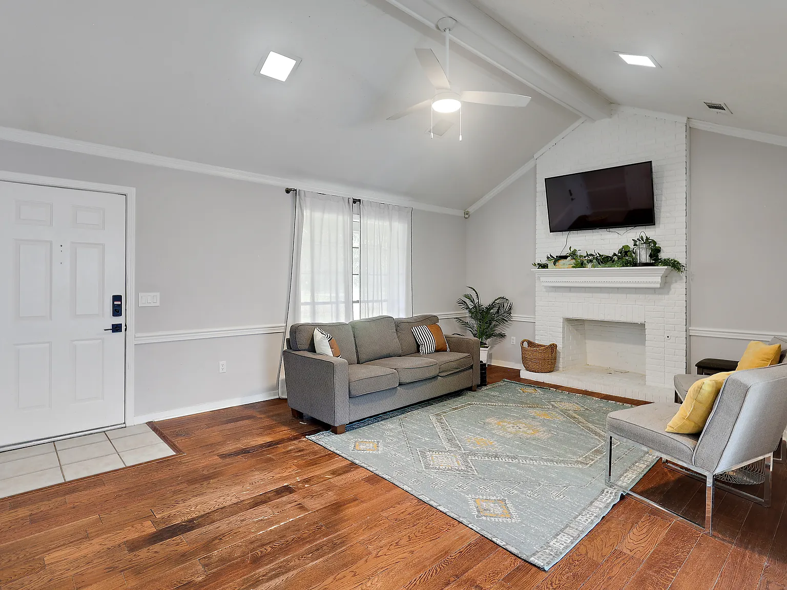 101 Wildwood Ln — Photo 3