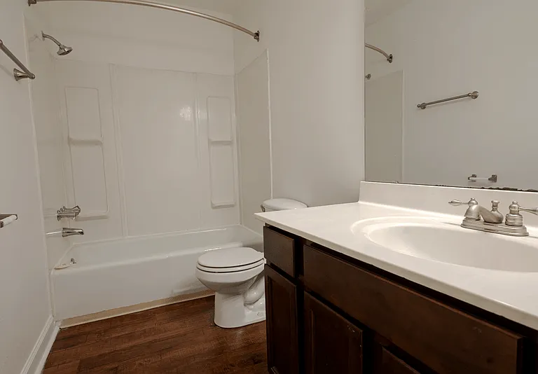 Hamilton Square Apartments — Photo 20