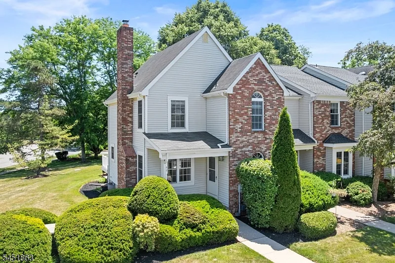 42 Shire Ct