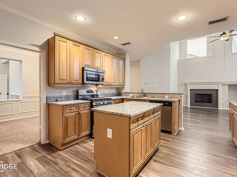 1105 Shores Blvd — Photo 9